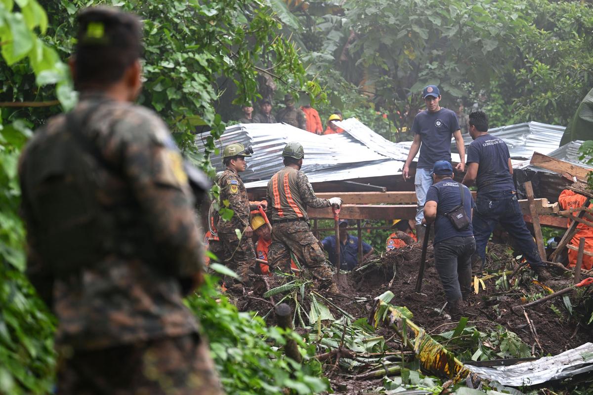 7 Killed in Landslides in El Salvador After Days of Rain