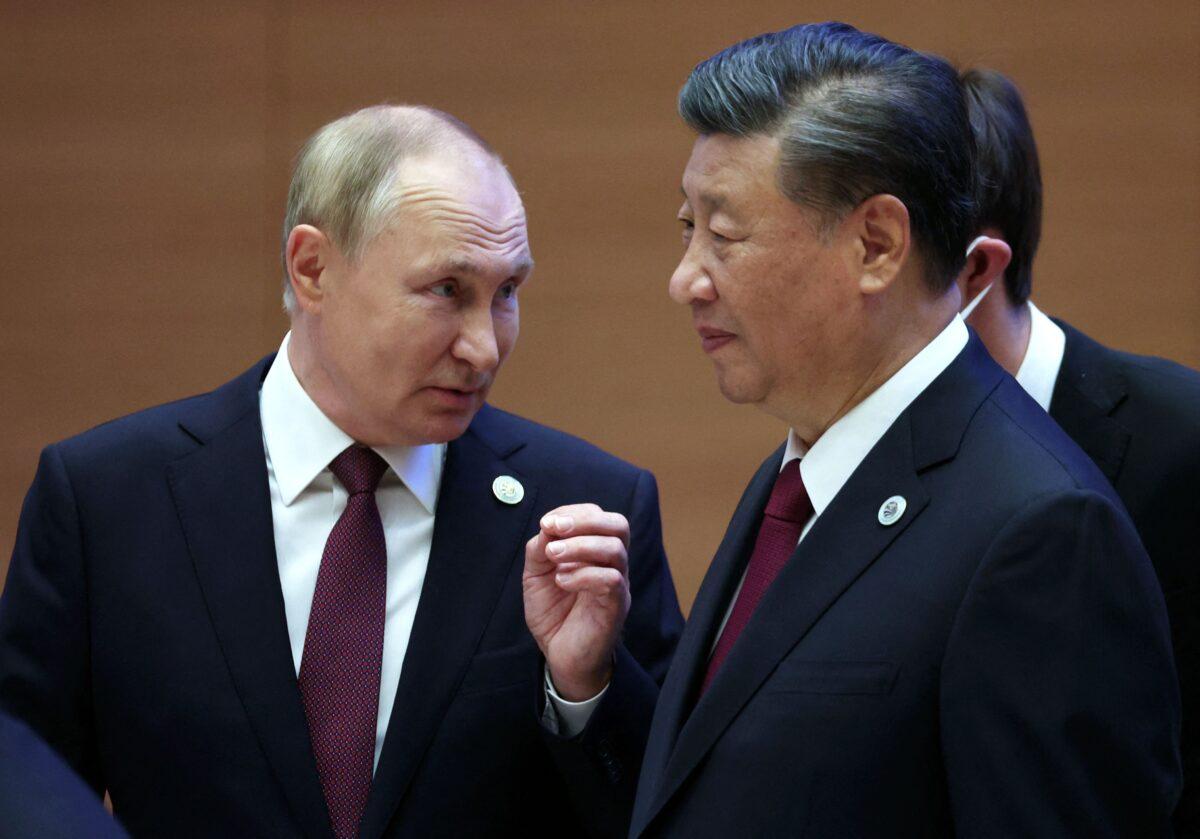 Russian President Vladimir Putin speaks to China's President Xi Jinping during the Shanghai Cooperation Organisation (SCO) leaders' summit in Samarkand on Sept. 16, 2022. (Sergei Bobylov/SPUTNIK/AFP via Getty Images)