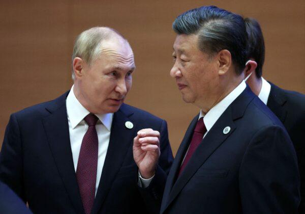 Russian President Vladimir Putin speaks to Chinese leader Xi Jinping during the Shanghai Cooperation Organization (SCO) leaders' summit in Samarkand, Uzbekistan, on Sept. 16, 2022. (Sergei Bobylov/SPUTNIK/AFP via Getty Images)