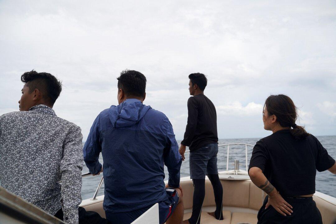 Cambodia Searches for 23 Missing Chinese After Boat Sinks