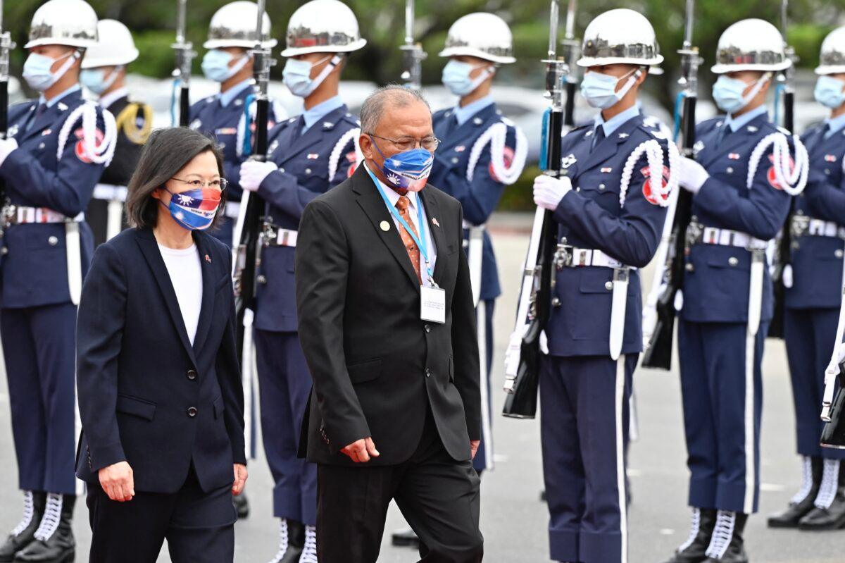 Taiwan President Tsai Ing-wen (L) and visiting Marshall Islands President David Kabua inspect the honour guards during a welcome ceremony in front of the Presidential Office in Taipei on March 22, 2022. (Sam Yeh/AFP via Getty Images)