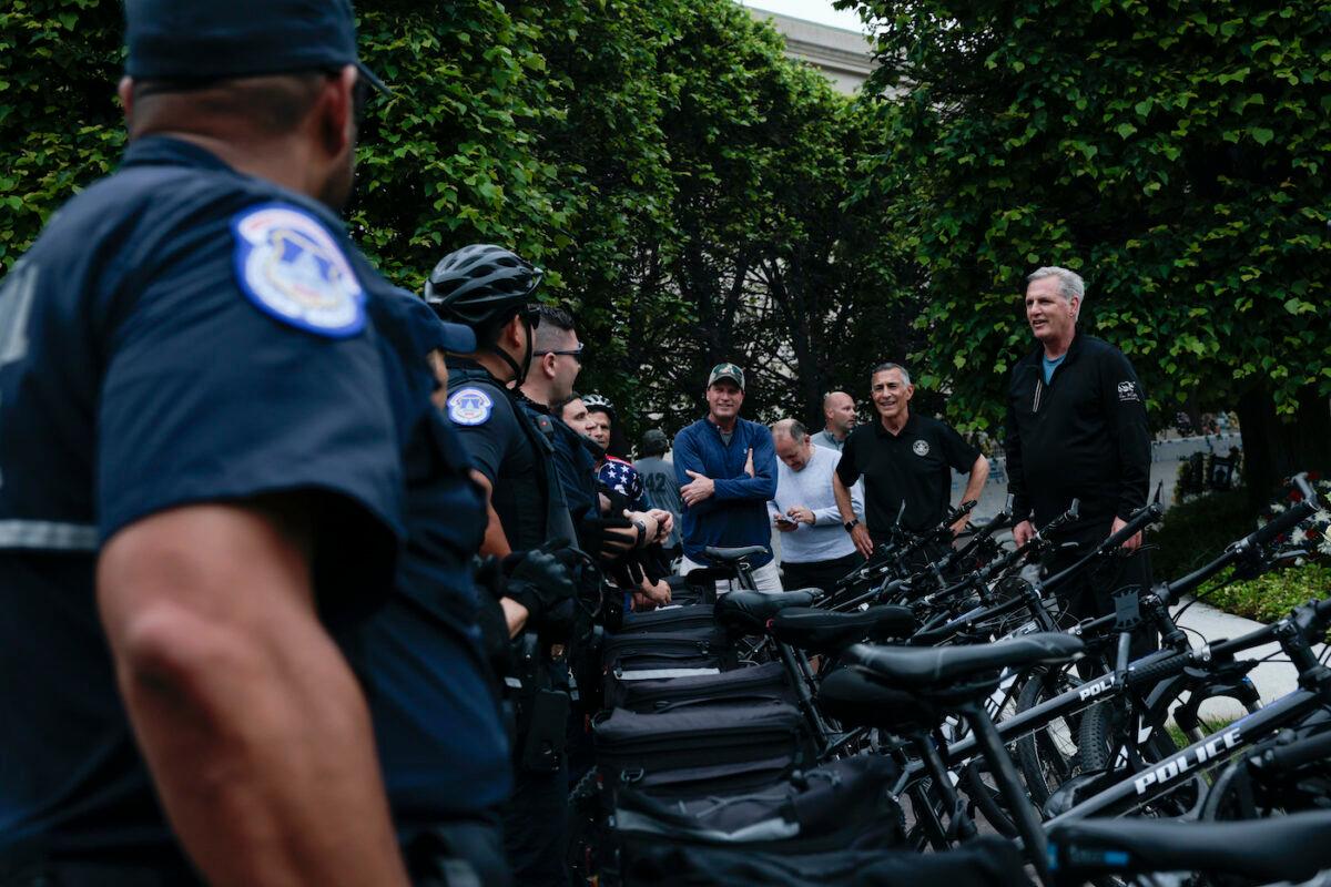 House Minority Leader Kevin McCarthy (R-Cali.) speaks with U.S. Capitol Police Officers after arriving on bicycle to an event at the National Law Enforcement Officers Memorial as part of the "Back The Blue” bike ride in Washington, on May 12, 2022. (Anna Moneymaker/Getty Images)