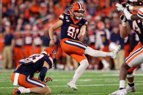 Andre Szmyt (91) of the Syracuse Orange kicks a field goal during the first quarter against the Virginia Cavaliers at JMA Wireless Dome in Syracuse, N.Y., Sept. 23, 2022. (Bryan M. Bennett/Getty Images)