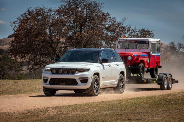 Putting the 6,000-lb towing capacity to work. (Courtesy of Stellantis/Jeep)