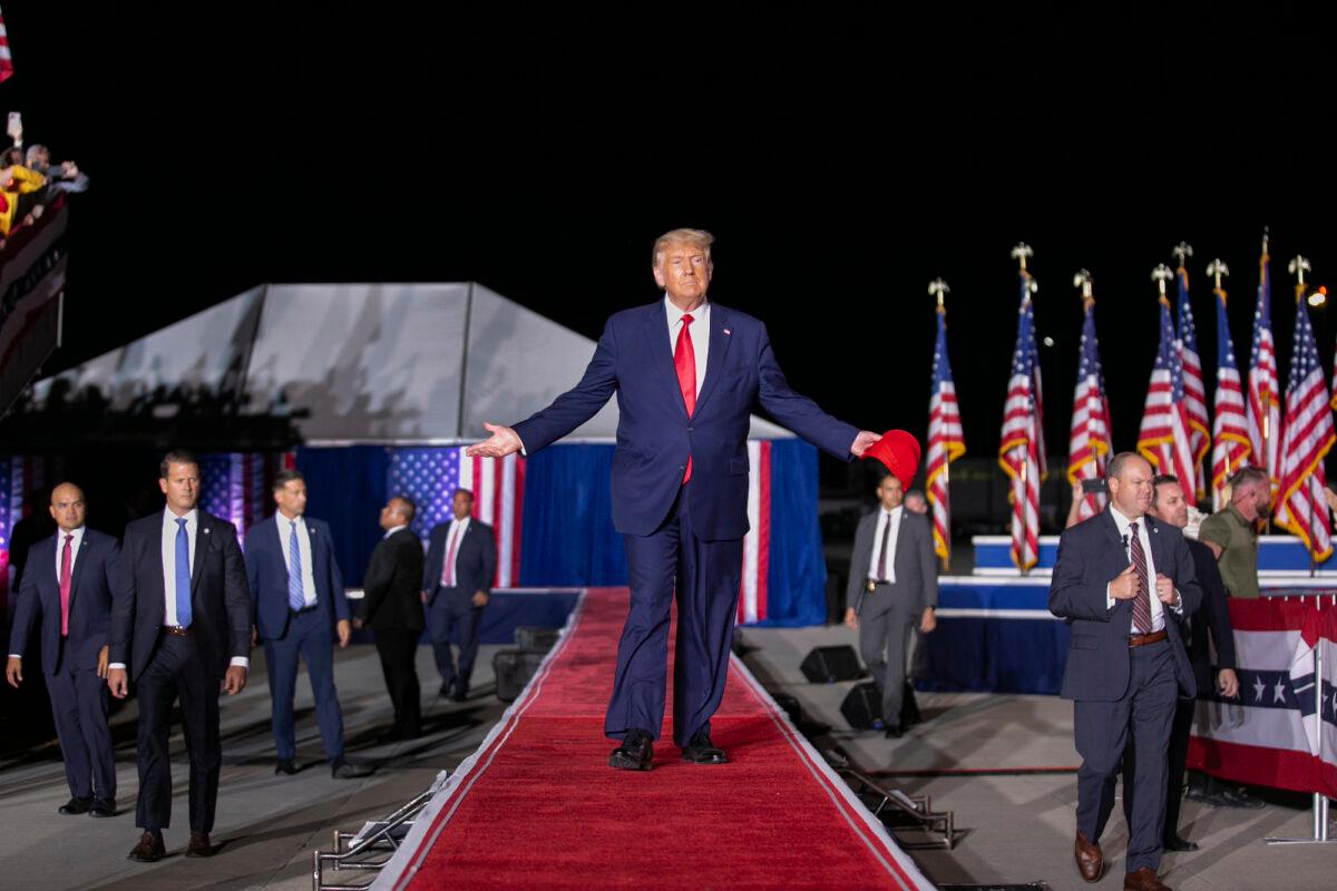  Former President Donald Trump arrives at a rally in Wilmington, N.C., on Sept. 23, 2022. (Allison Joyce/Getty Images)