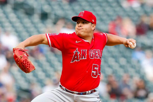  Jose Suarez of the L.A. Angels delivers a pitch against the Minnesota Twins in the first inning of the game at Target Field in Minneapolis, on Sept. 25, 2022. (David Berding/Getty Images)