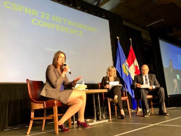 UCP leadership candidate Danielle Smith (L) speaks at the Canada Strong and Free Regional Networking Conference 2022 in Red Deer, Alberta, on Sept. 24, 2022. (Noé Chartier/The Epoch Times)