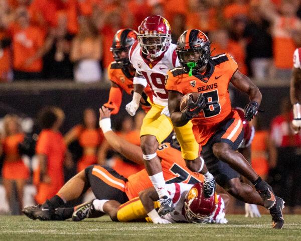 CORVALLIS, OR - SEPTEMBER 24: Running back Jam Griffin (8) of the Oregon State Beavers rushes the ball against the USC Trojans during the first half at Reser Stadium in Corvallis, Ore., on Sept.24, 2022. (Ali Gradischer/Getty Images)
