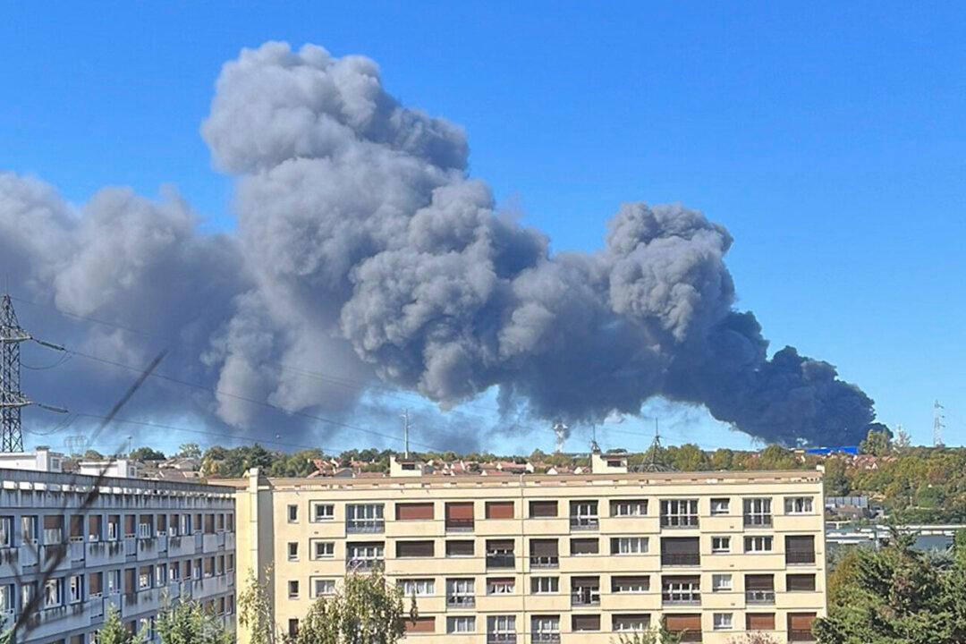 Fire Breaks Out at World’s Biggest Produce Market in Paris