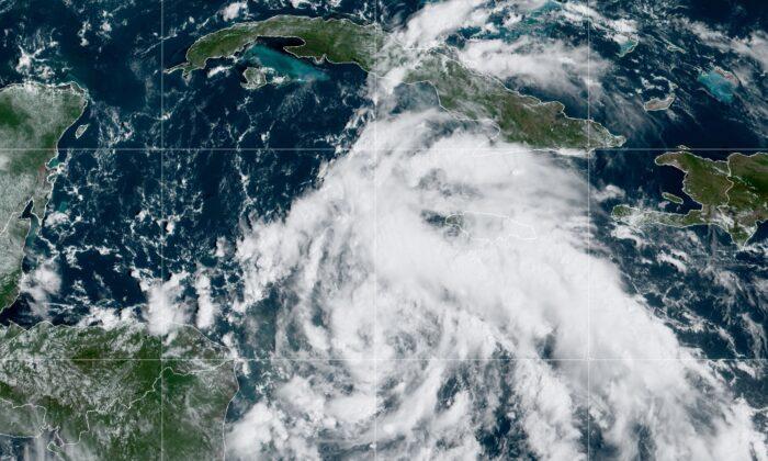 Tropical Storm Ian Strengthens as It Heads to Cuba, Florida