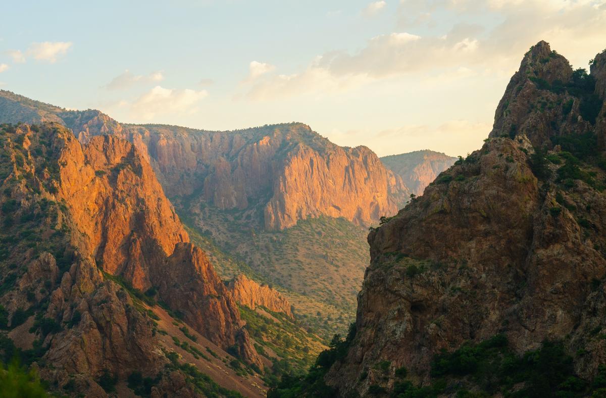 Chisos Mountains at sunrise at Big Bend National Park. (Zack Frank/Shutterstock)