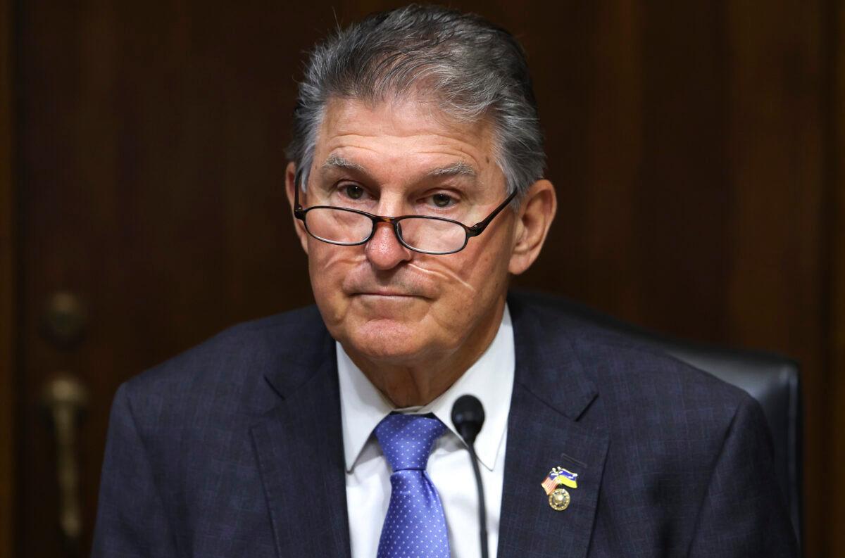 Sen. Joe Manchin (D-W. Va.), chairman of the Senate Energy and Natural Resources Committee, presides over a hearing on battery technology, at the Dirksen Senate Office Building in Washington, on Sept. 22, 2022. (Kevin Dietsch/Getty Images)