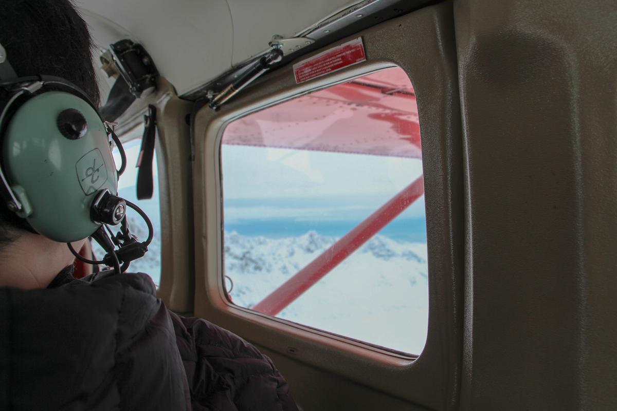 Viewing Alaska mountains during a flightseeing tour from Anchorage with Rust's Flying Service. (Savanah Evans/Visit Anchorage)