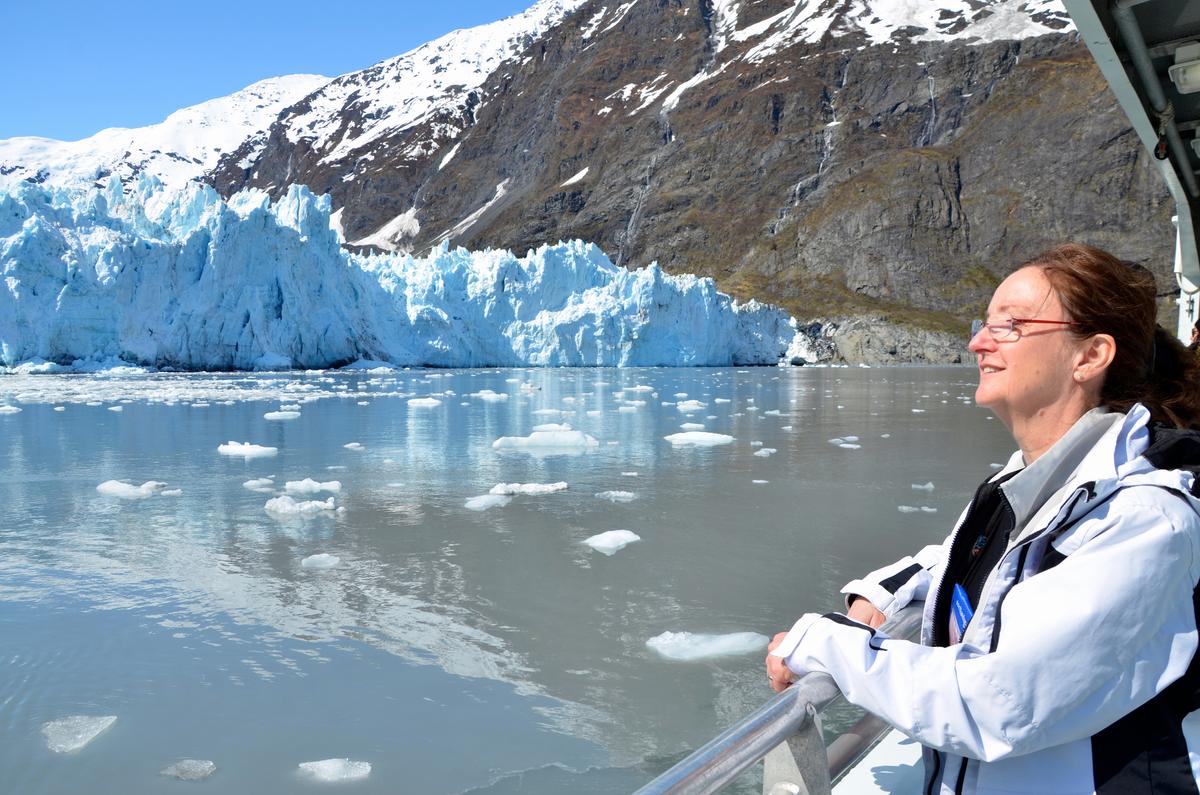 Viewing a glacier in Prince William Sound from a day cruise boat. (Nicole Geils/Visit Anchorage)