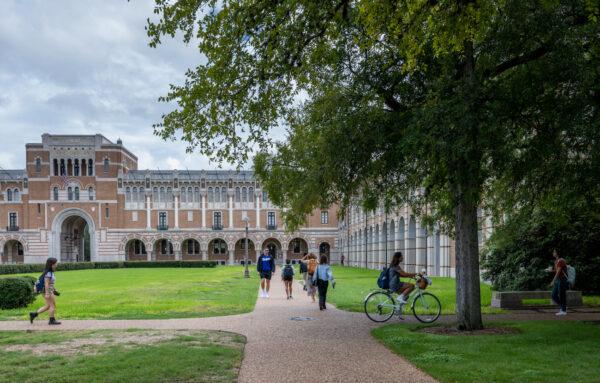 Students walk to class at Rice University in Houston, Texas. on Aug. 29, 2022. (Brandon Bell/Getty Images)