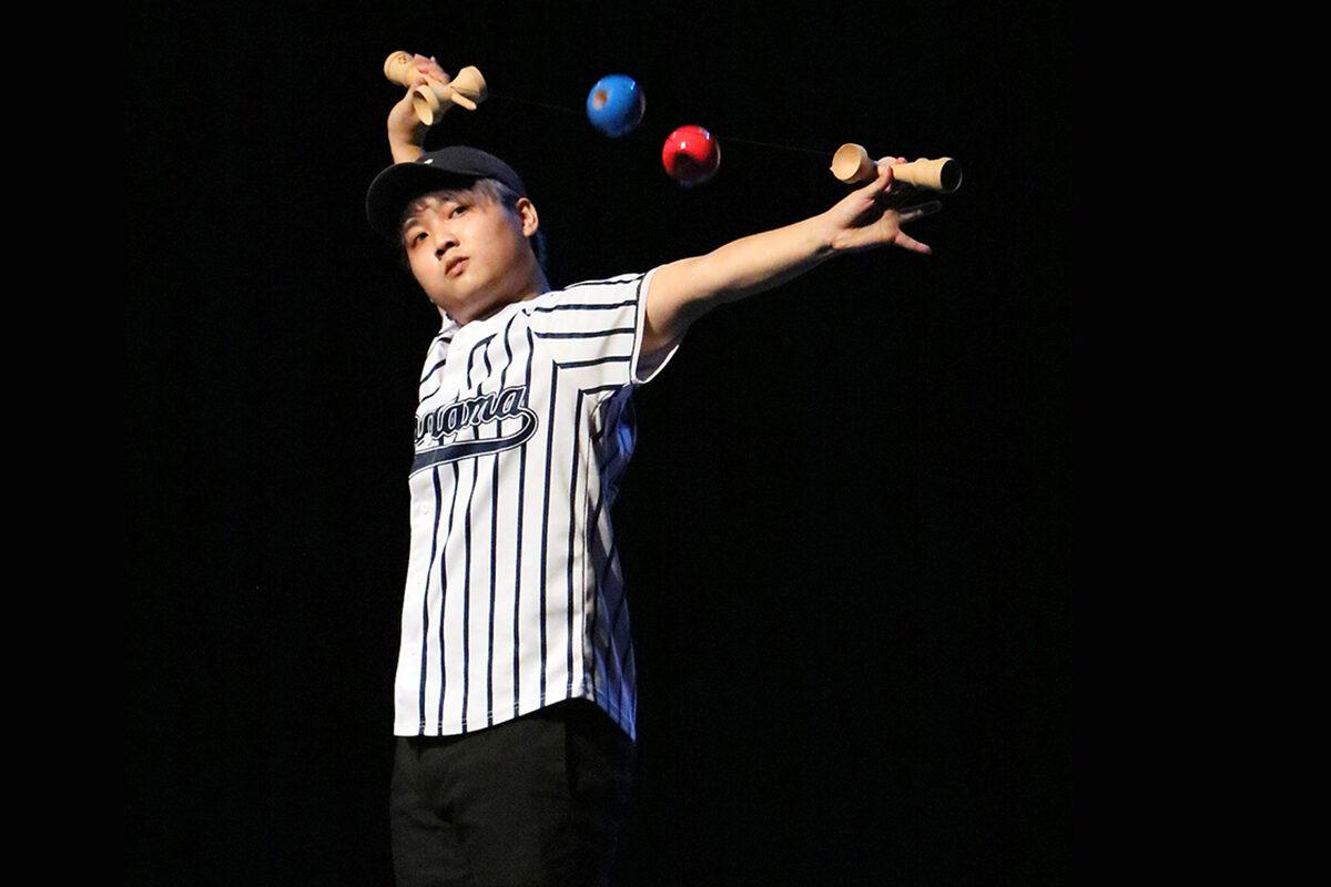 Ho Lam used Kendama as a juggling prop, which won the applause of the audience. (Courtesy of Pun Ho Lam)