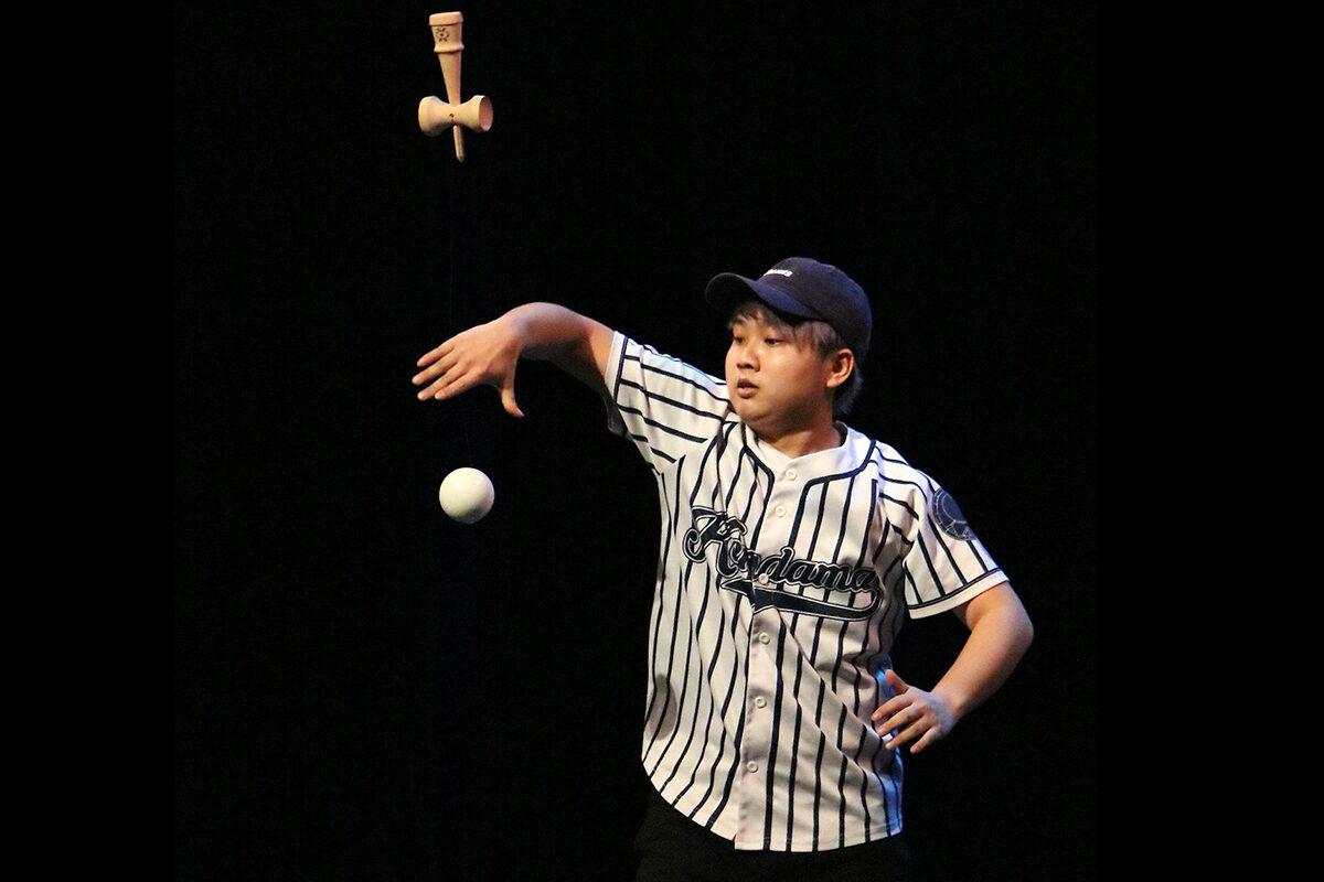 Ho Lam used Kendama as a juggling prop, which won the applause of the audience. (Courtesy of Pun Ho Lam)