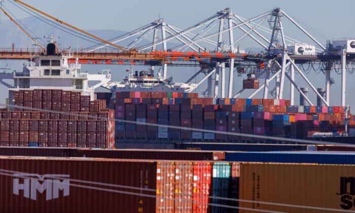 US Import Prices Fall in January; Annual Increase Smallest in Two Years