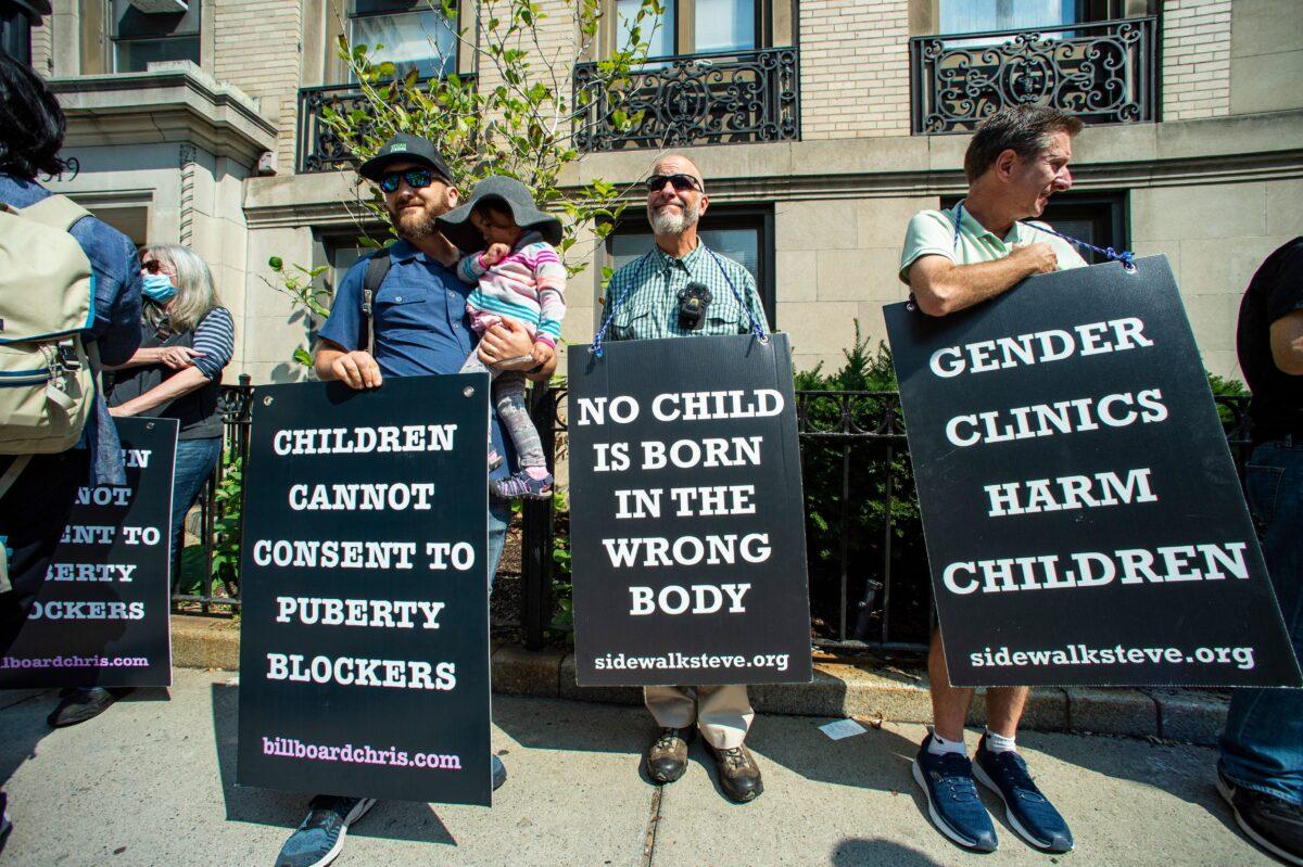 Supporters of activist Chris Elston demonstrate against gender affirmation treatments and surgeries on minors outside of Boston Children's Hospital in Boston on Sept. 18, 2022. (Joseph Prezioso/AFP via Getty Images)