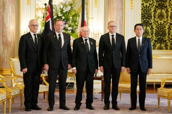 (L to R) Former Australian Prime Ministers Malcolm Turnbull, Tony Abbott, John Howard, and current Prime Minister Anthony Albanese pose for a photo with Japanese Prime Minister Fumio Kishida before their meeting at the Akasaka State Guest House in Tokyo, Japan, on Sept. 27, 2022. (Pool/Getty Images)