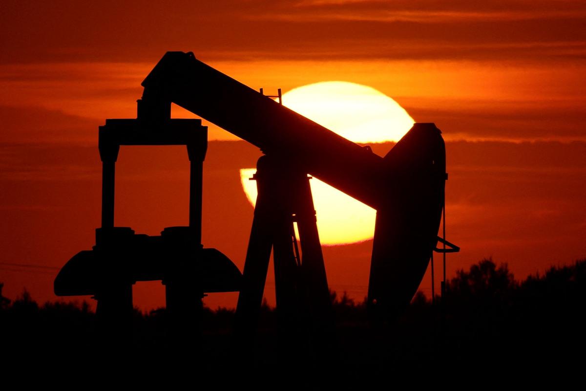 Oil Prices Stable as Soaring Dollar Offset by US Output Outages