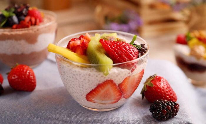 Easy 4-Ingredient Superfood Chia Pudding (RECIPE +Video)