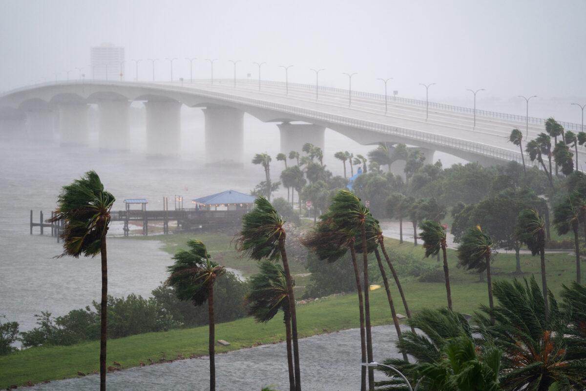 Wind gusts blow across the John Ringling Causeway as Hurricane Ian churns to the south in Sarasota, Fla., on Sept. 28, 2022. (Sean Rayford/Getty Images)