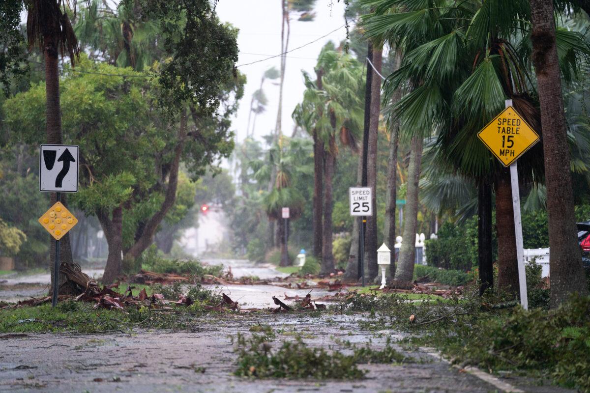 Storm debris litters a street after Hurricane Ian made landfall in Florida, on Sept. 28, 2022. (Sean Rayford/Getty Images)