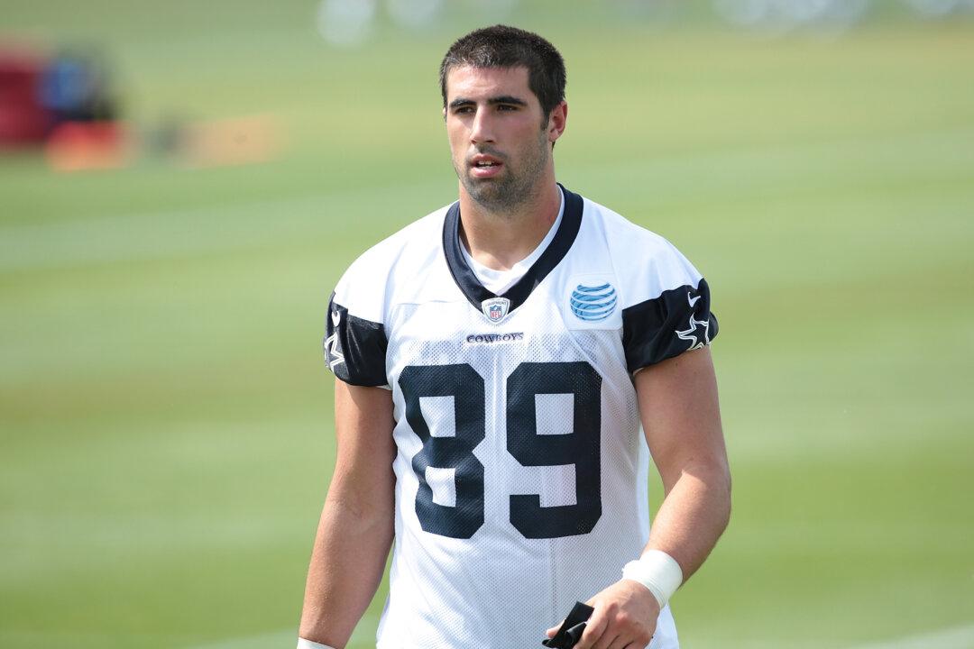 Former NFL Player, Woman Killed Climbing Mountainside in Southern California