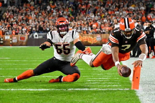 Jacoby Brissett (7) of the Cleveland Browns scores a touchdown during the second half of the game against the Cincinnati Bengals at FirstEnergy Stadium in Cleveland, on Oct. 31, 2022. (Jason Miller/Getty Images)