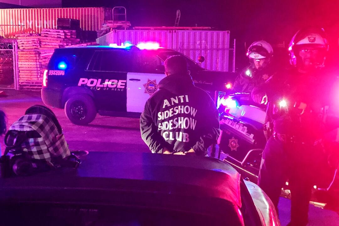 Hundreds of Cars Pack Nevada Streets for Illegal Stunts