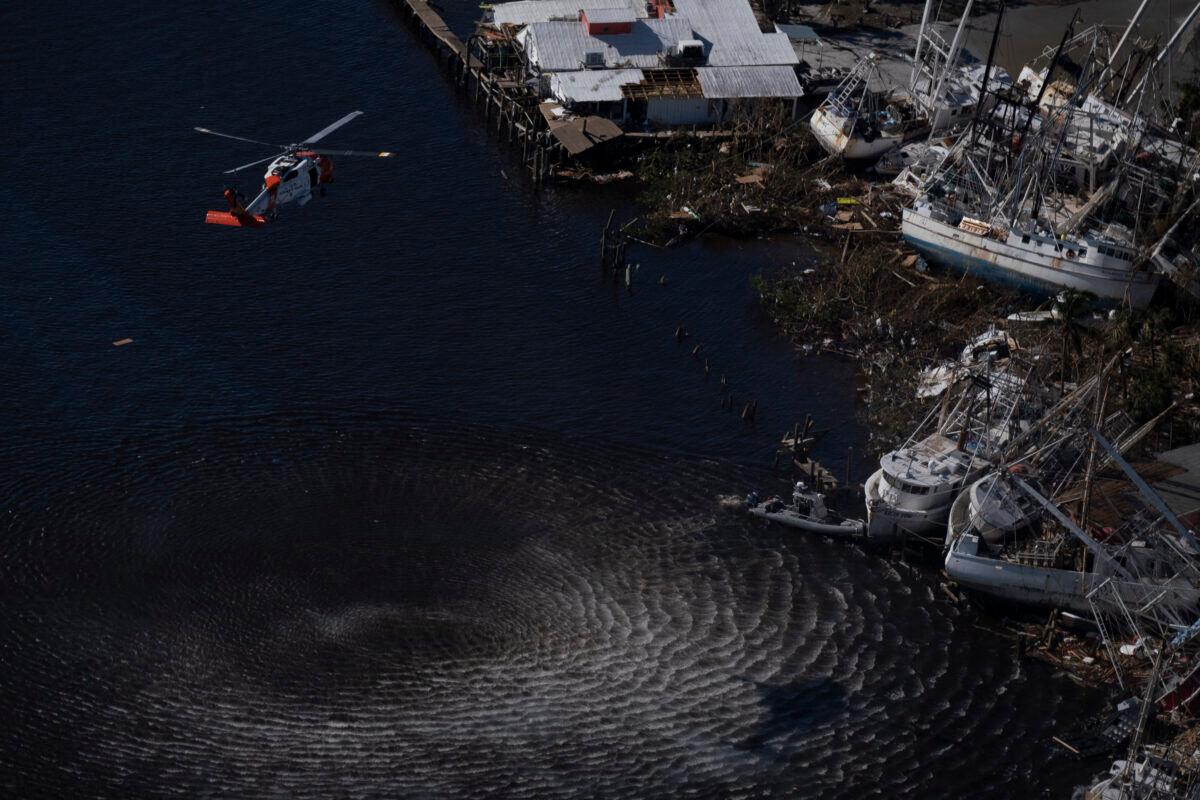 A U.S. Coast Guard hoovering Hurricane Bay in the aftermath of Hurricane Ian in Fort Myers Beach, Fla., on Sept. 30, 2022. (Ricardo Arduengo/AFP via Getty Images)