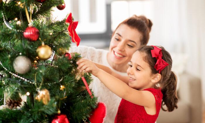 Simple Christmas Traditions to Share With Your Family