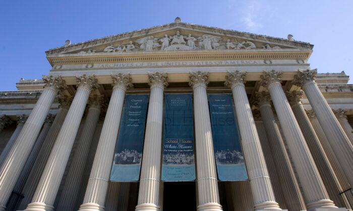 Background Reviews of Top Officials Support Allegations of Bias at National Archives