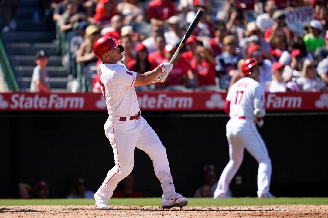 Trout Hits 39th HR, Angels Beat Texas 8–3 for 7th Straight W