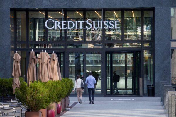 The logo of Swiss bank Credit Suisse at an office building in Zurich, Switzerland, on Sept. 2, 2022. (Arnd Wiegmann/Reuters)