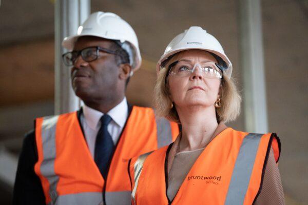 Prime Minister Liz Truss and Chancellor of the Exchequer Kwasi Kwarteng during a visit to a construction site for a medical innovation campus in Birmingham, on Oct. 4, 2022. (Stefan Rousseau/PA Media)