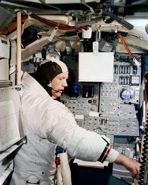 Armstrong trains in the Lunar Module simulator at the Kennedy Space Center on June 19, 1969. (Public domain)