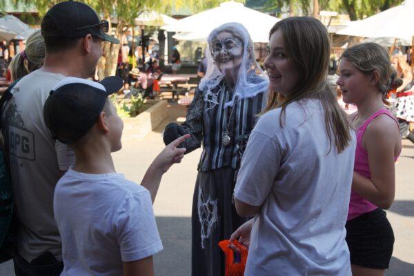 A garrulous ghoul entertains a family during the Knott’s Spooky Farm season. (Courtesy of Karen Gough)