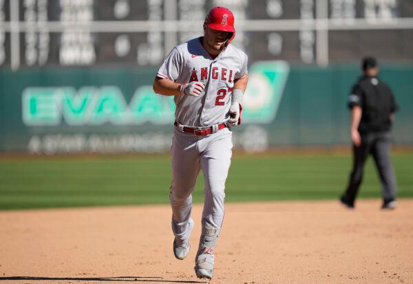 Mike Trout (27) of the Los Angeles Angels trots around the bases after hitting a solo home run against the Oakland Athletics in the top of the eighth inning at RingCentral Coliseum in Oakland, Calif., on Oct. 5, 2022. (Thearon W. Henderson/Getty Images)
