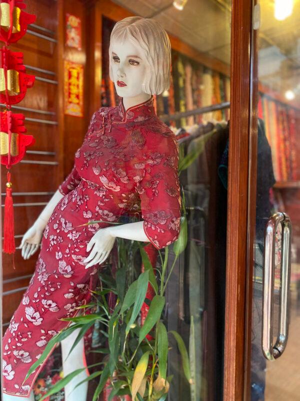 Wearing a cheongsam is also a branch of knowledge and an artwork to put on the body. (Courtesy of Sasa)