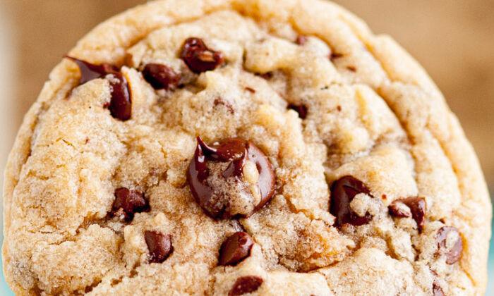 The Best Chocolate Chip Cookies, Bakery Style