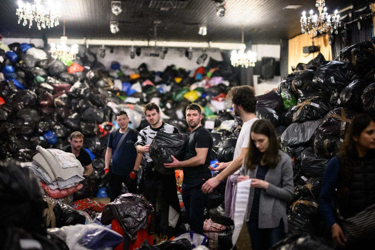 Volunteers work together to sort through donations bound for Ukrainian refugee centres in Poland, in London, on March 2, 2022. (Leon Neal/Getty Images)