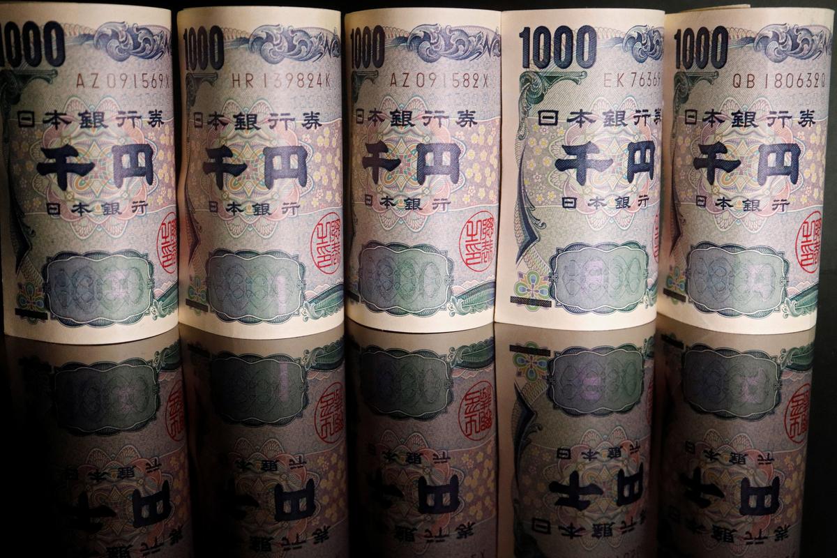 Japan’s Foreign Reserves Drop by Record on Market Shakeout, FX Intervention