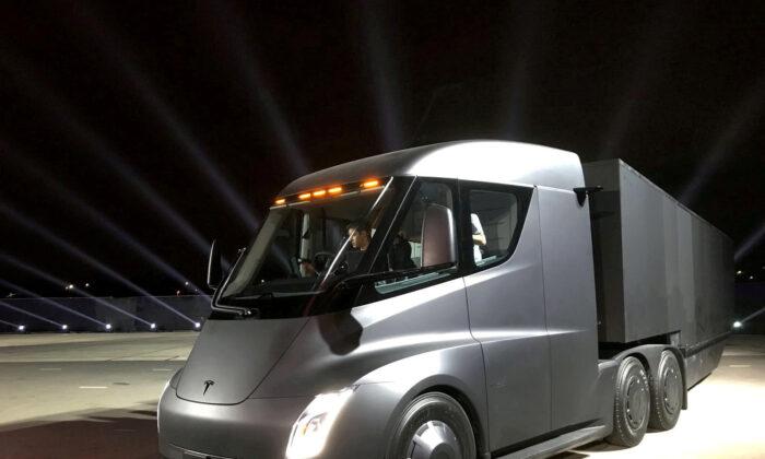 Musk Says Pepsi to Receive Tesla’s First Semi Trucks in December