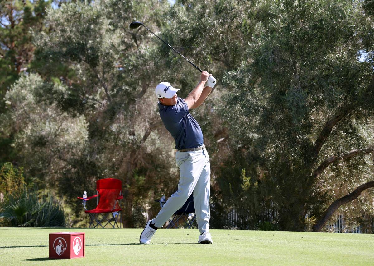 Tom Hoge Rides a Pair of Eagles to 63, Las Vegas Lead