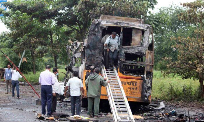 Bus Catches Fire in West India, Killing 12 and Injuring 43