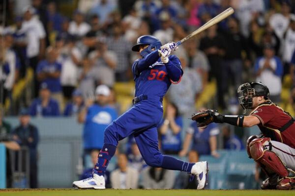Los Angeles Dodgers' Mookie Betts hits a walk-off single scoring Freddie Freeman to defeat the Arizona Diamondbacks 3–2 in Los Angeles, Sept. 22, 2022. (Ashley Landis/AP Photo)