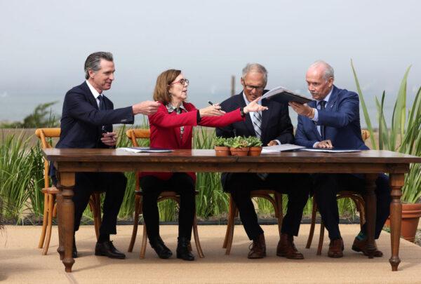 (L-R) California Gov. Gavin Newsom, Oregon Gov. Kate Brown, Washington Gov. Jay Inslee, and British Columbia Premier John Horgan sign climate agreements during a press conference in San Francisco on Oct. 6, 2022. (Justin Sullivan/Getty Images)