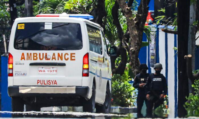 Philippine Former Senator Briefly Held Hostage in Jail Rampage